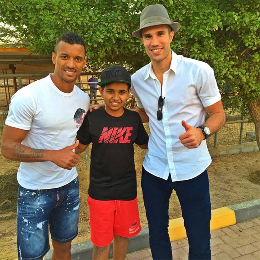 दुबई के इंटरनेशनल स्कूल ऑफ आर्ट्स एंड साइंस में पढ़ने वाले राशिद ने बताया, "ये सभी सेलेब्रिटीज हमारे फार्म पर टाइम स्पैंड करना चाहते हैं और हमारे पालतु टाइगर्स से मिलना चाहते हैं।" (rashed saif belhasa/Instagram)