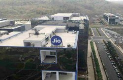 सेंसेक्स 29 अंक टूटा, Reliance Jio के आने से टेलीकॉम कंपनियों के शेयर दबाव में