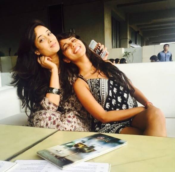 श्वेता इंस्टाग्राम पर बहुत एक्टिव हैं और अकसर ही अपनी तस्वीरें शेयर करती रहती हैं।