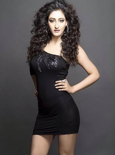 शिव्या का शो एक रिश्ता साझेदारी का सोनी पर रात 8.30 बजे आता है।