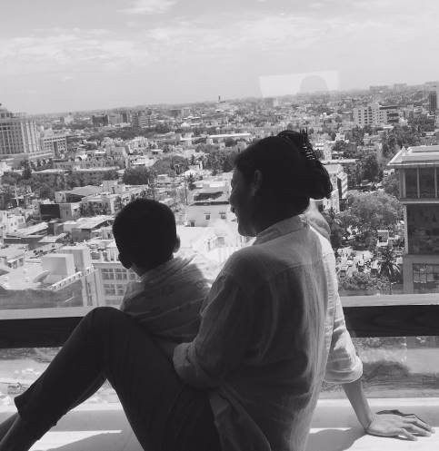 सौंदर्या अपनी मां लता के काफी करीब मानी जाती हैं।