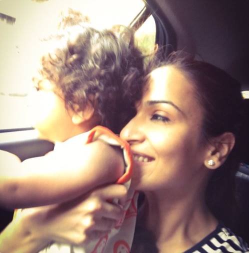 सौंदर्या अपने बेटे वेद के काफी करीब हैं। वो अकसर उसकी तस्वीर शेयर करती रहती हैं।