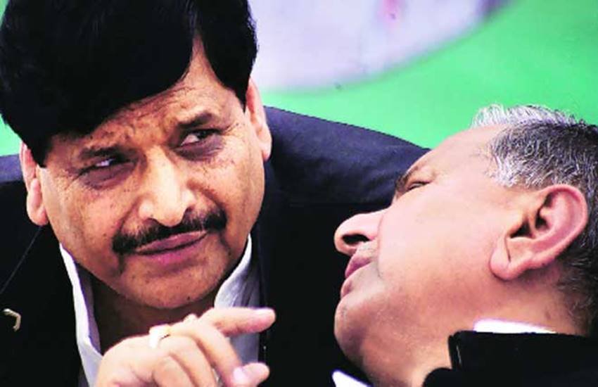 shivpal yadav, SP, samajawadi party meeting, mulayam singh yadav, akhilesh yadav, shivpal breaks down, SP feud, UP politics