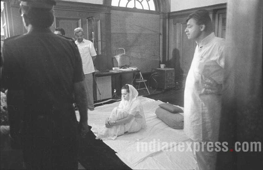 Rare Photos, Indian Prime Ministers Rare Photos, Gandhi Family Rare Photos, Narendra Modi Rare Photos, Indira Gandhi Rare Photos, Sonia Rajeev Rare Photos, Amitabh Bachchan, H D Deve Gowda, Rabri Devi, Lalu Prasad Yadav, Priyanka Gandhi Vadra, Gyani Zail Singh, Madhavrao Scindia, Varun Gandhi, Mulayam Singh, Amar Singh, George Fernandes and Jaya Jaitly, Pt. Jawaharlal Nehru, Atal Bihari Vajpayee, PV Narasimha Rao and Arjun Singh, Lord Mountbatten, Edwina Mountbatten and Jawaharlal Nehru, Rare Pictures, Express archive, India archive, Jansatta