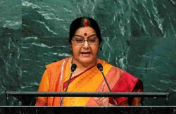 संरा के मंच से सुषमा ने दुनिया को बताई नवाज़ की शराफ़त, कहा- शीशे के घरों में रहने वाले दूसरों पर पत्थर नहीं फेंकते