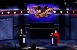 US Presidential Debate: अर्थव्यवस्था एवं नौकरियों के मुद्दे पर हिलेरी से भिड़े ट्रंप, बोले- अमेरिका गुल्‍लक बन गया