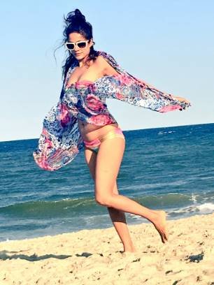 एक्ट्रेस विद्या मालवदे जिन्हें आप चक दे गर्ल के रूप में जानते हैं। आजकल अपनी इन तस्वीरों की वजह से सोशल मीडिया पर छाई हुई हैं।