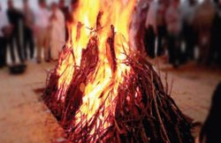 अर्थी लेकर नदी के रास्ते पैदल ही श्मशान पहुंचने को मजबूर हैं लोग, राजस्थान सरकार अब तक नहीं बनवा पाई पुल