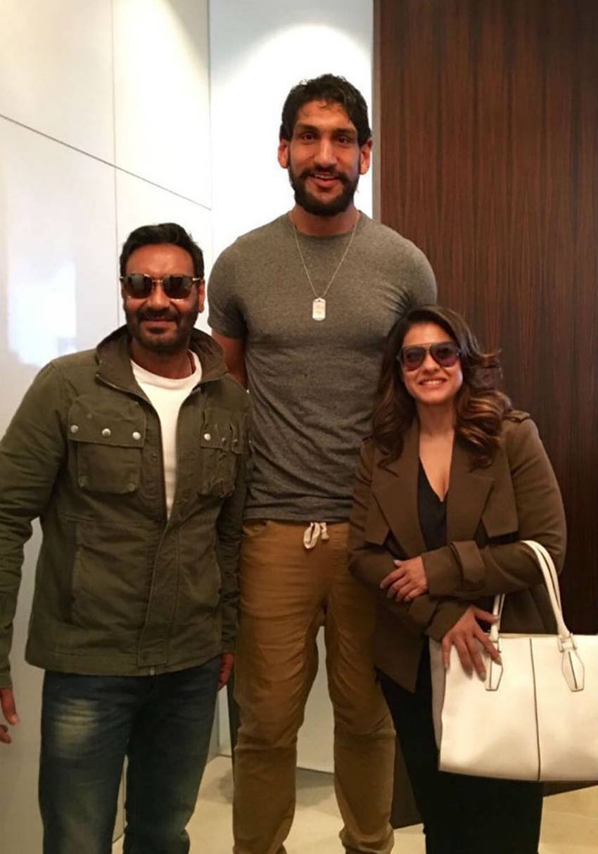 ajay devgan, ajay devgn, kajol devgn, shivaay, shivaay movie release, ajay devgn and kajol, kajol facebook, ajay and kajol sanfransisco, ajay and kajol facebook office, shivaay promotion, ajay devgn promoting shivaay, shivaay poster, shivaay photos, ajay devgn with kajol, shivaay songs, shivaay teaser, shivaay har har har, entertainment news, bollywood news
