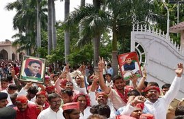 akhilesh yadav supporters in lucknow (file photo)