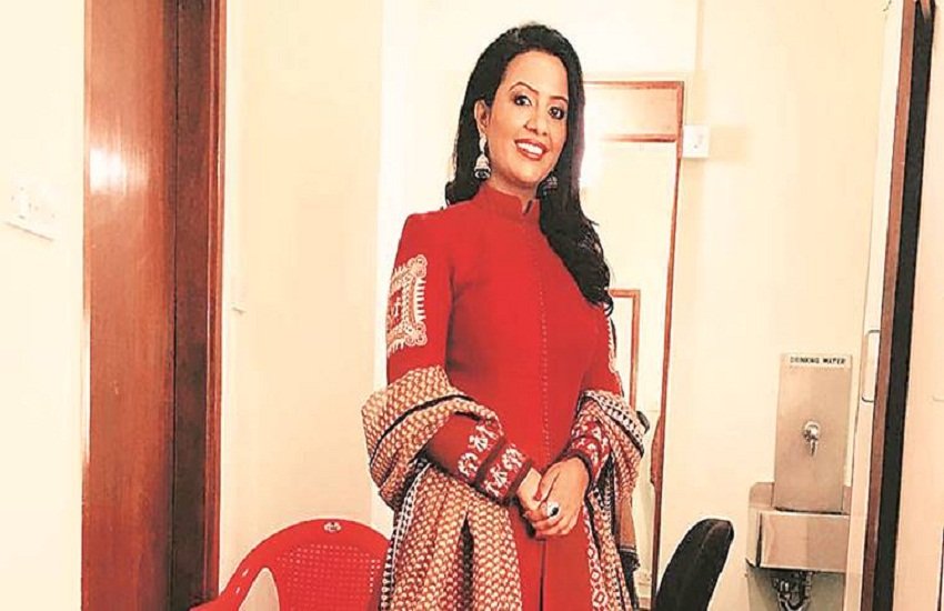 maharashtra cm devendra fadnavis wife amruta