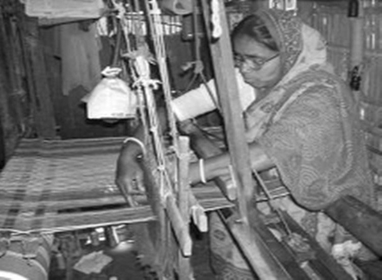 बुनकरों के लिए आजादी के बाद भी कुछ विशेष नहीं किया गया। 