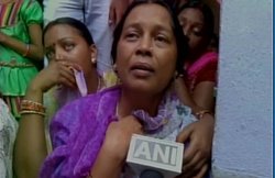 शहीद अशोक की पत्नी बोलीं- कुछ नहीं चाहिए, हमको हमारे पति और 17 जवानों का बदला चाहिए