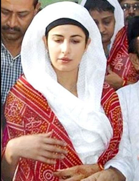 katrina kaif hazrat chisti dargah, katrina kaif fatehpur sikri, baar baar dekho, katrina kaif fatehpur sikri dargah