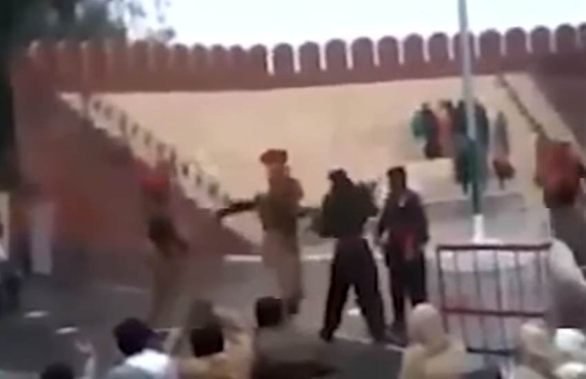 India, Pakistan, Uri Attack, india Pakistan soldiers fight during Beating Retreat, Beating Retreat Ceremony, Video, Social media, Uri terror Attack