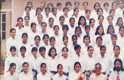 इस तस्वीर में दीपिका पादुकोण को पहचान सकते हैं आप?