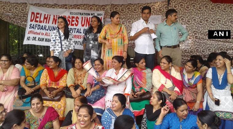 दिल्ली सरकार ने चिकनगुनिया व मौसमी बीमारियों के व्यापक प्रभाव को देखते हुए सरकारी अस्पतालों में एसेंशियल सर्विस मेंटिनेंस एक्ट (एस्मा) लागू कर दिया है। स्वास्थ्य सेवाओं में बाधा डालने पर नर्सों के खिलाफ कार्रवाई भी की जा सकती है। दिल्ली सरकार ने चिकनगुनिया व मौसमी बीमारियों के व्यापक प्रभाव को देखते हुए सरकारी अस्पतालों में एसेंशियल सर्विस मेंटिनेंस एक्ट (एस्मा) लागू कर दिया है। स्वास्थ्य सेवाओं में बाधा डालने पर नर्सों के खिलाफ कार्रवाई भी की जा सकती है।