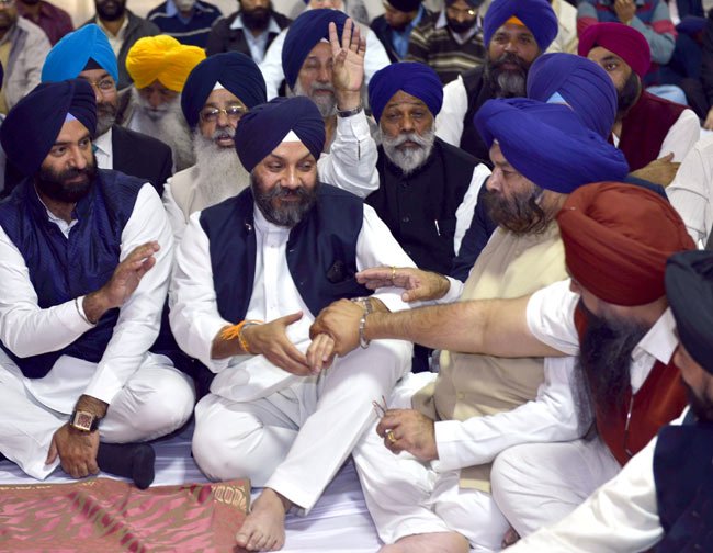 चुनावी दस्तक के साथ चले आरोपों के तीर