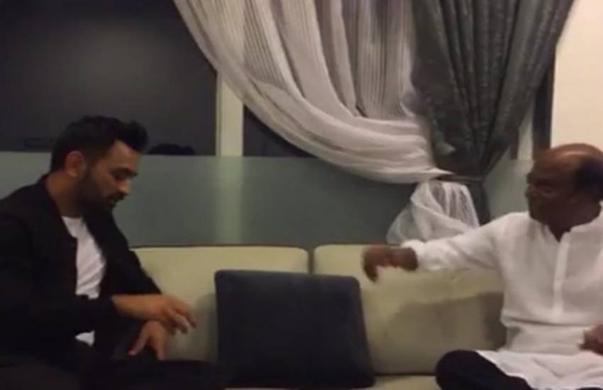 फिल्म के प्रमोशन के दौरान सुपरस्टार रजनीकांत से मिले कैप्टन कूल धोनी