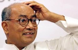 दिग्विजय का ट्वीट- ‘बोया मोदी, निकला मनमोहन’, सोशल मीडिया पर यूजर्स ने की खिंचाई