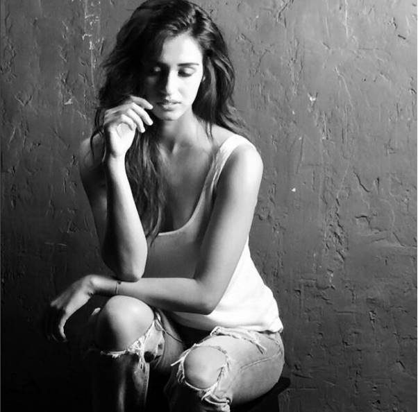 Disha Patani, disha patani backless dress, Kiara Advani, M S Dhoni: The Untold Story, Sushant Singh Rajput, Disha Patani hot photos, M S Dhoni movie actress