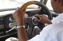 व्हीलचेयर पर चलने वाले शख्स ने दिव्यांगों के लिए बनाई अनोखी तकनीक, बिना पैर का यूज किए चलेगी कार