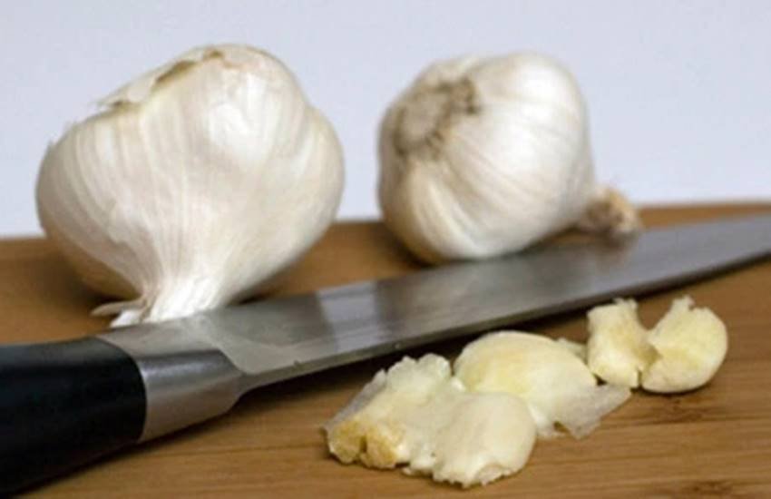 garlic, health benefits, health, benefits of garlic, blood pressure, skin problems, garlic paste, garlic juice, health tips, health news