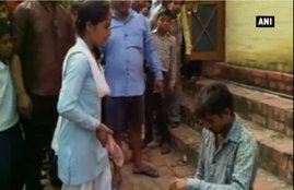 उत्तर प्रदेश, बरेली, सड़क छाप मजनू की चप्पलों से पिटाई, वीडियो वायरल, स्कूल छात्रा,भीड़