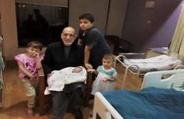 hamid karzai with his fourth daughter (pti)