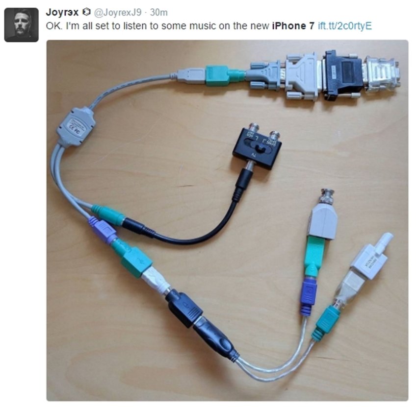 Apple, Apple iPhone 7, Social Media, Social Media jokes, Twitter jokes, twitter trends, Social humour, iphone 7 price, iPhone 7 Plus, iPhone 7 Plus launch, iPhone 7 Plus, iphone 7 plus features, iphone 7 specifications, iphone news, technology news