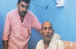 दो बेटों को देश पर कुर्बान कर चुके बूढ़े दृष्टिहीन पिता बोले- अब भी इतनी ताकत है कि पाकिस्तान से बदला ले सकता हूं