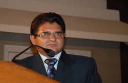 आईएएस ऑफिसर ने कराया टि्वटर पोल, पूछा- क्‍या पाक से परमाणु जंग के लिए तैयार हो