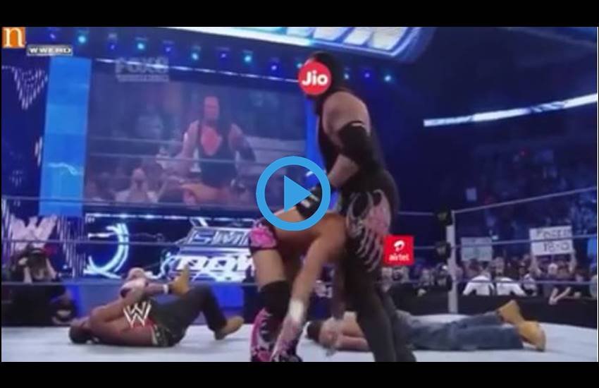 हर स्मार्टफोन यूजर बस किसी तरह से रिलायंस जियो का सिम खरीदना चाहता है। (Photo: Facebook video)
