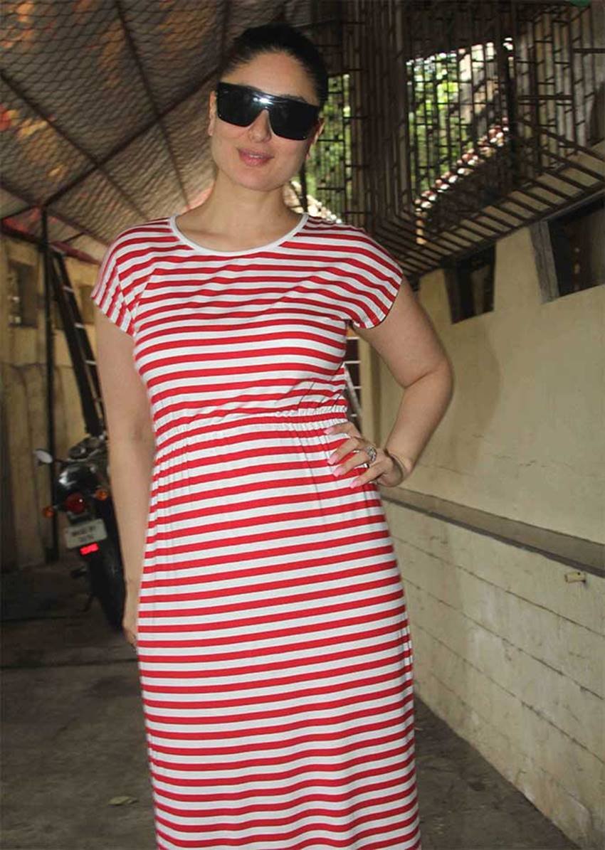 Kareena kapoor, kareena kapoor khan, kareena kapoor baby bump, kareena kapoor baby bump photos, kareena kapoor photos, kareena kapoor pics, kareena kapoor hot pics, kareena kapoor in party, kareena kapoor manish malhotra dress, kareena kapoor rajesh pratap dress, kareena kapoor next movie, kareena kapoor ramp walk
