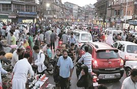 kashmir curfew, curfew in kashmir, eid curfew, eid, eid celebration, kashmir unrest, kashmir eid, kashmir eid celebration, kashmir curfew, bakrid in kashmir, situation in kashmir, kashmir mobile services, ban on nmedia, kashmir media ban, kashmir mobile ban, india news, latest news