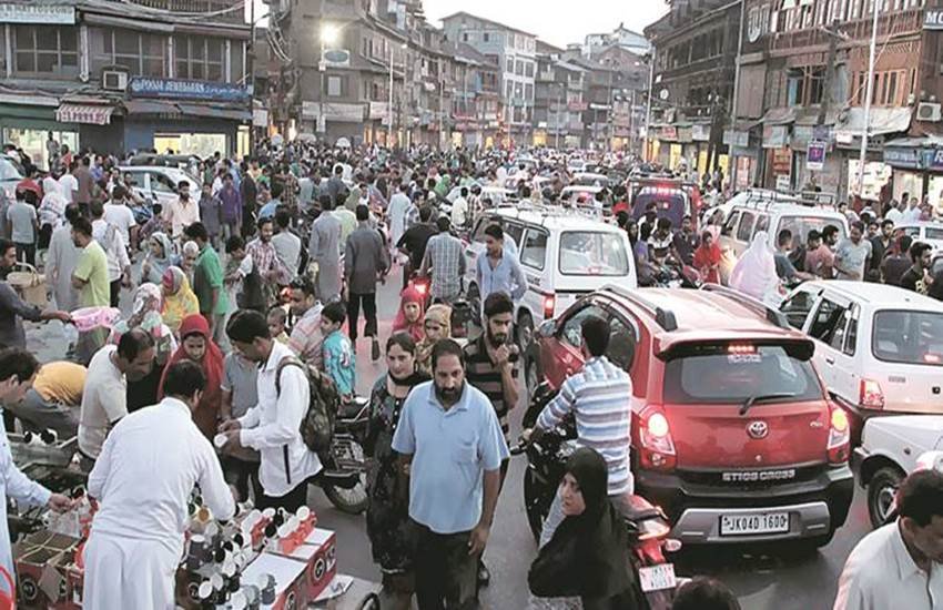 kashmir curfew, curfew in kashmir, eid curfew, eid, eid celebration, kashmir unrest, kashmir eid, kashmir eid celebration, kashmir curfew, bakrid in kashmir, situation in kashmir, kashmir mobile services, ban on nmedia, kashmir media ban, kashmir mobile ban, india news, latest news