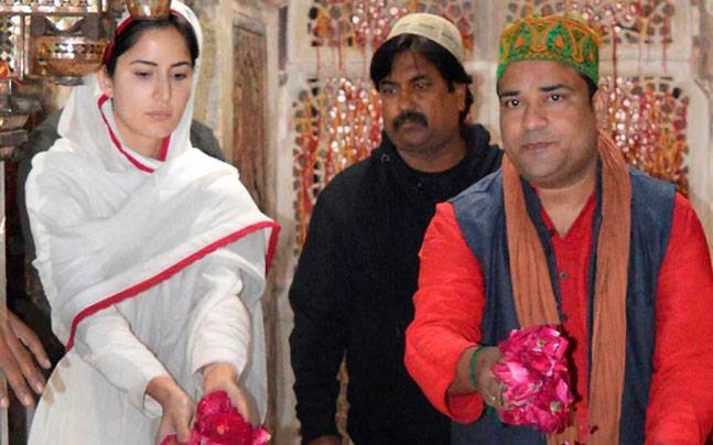 katrina kaif hazrat chisti dargah, katrina kaif fatehpur sikri, baar baar dekho, katrina kaif fatehpur sikri dargah