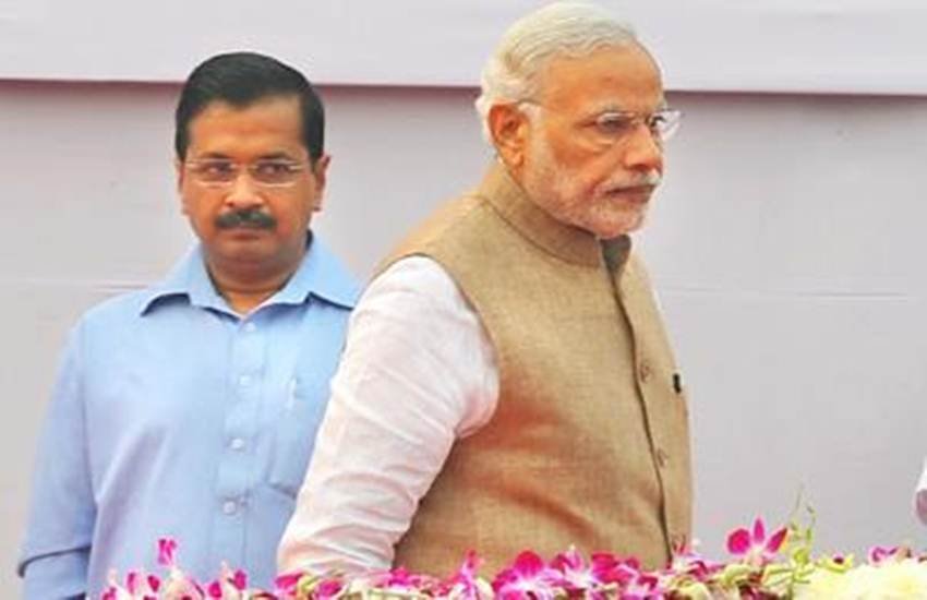 मुख्यमंत्री अरविंद केजरीवाल ने प्रधानमंत्री से शहीद सैनिकों के परिजनों के लिए पीएम से एक-.एक करोड़ रूपये के मुआवजे की मांग की
