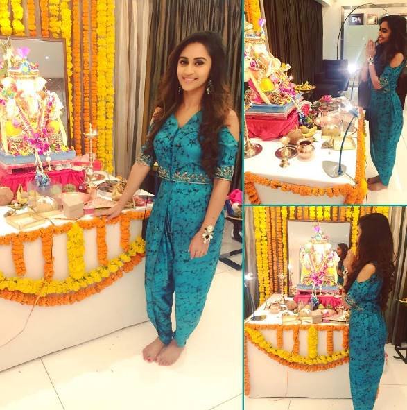 जीटीवी के शो ब्रह्मराक्षस की लीड क्रिस्टल डिसूजा ने ये तस्वीर शेयर की। इस त्योहार क्रिस्टल इंडो वेस्टर्न लुक में दिखीं।