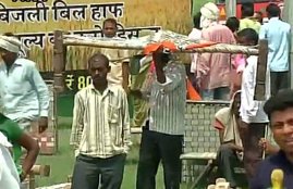 Rahul Gandhi , Khaat pe Charcha, Rahul Gandhi meeting, Khaat Sabha, Mirzapur, khaat looted in mirzapur, local takes away khaats