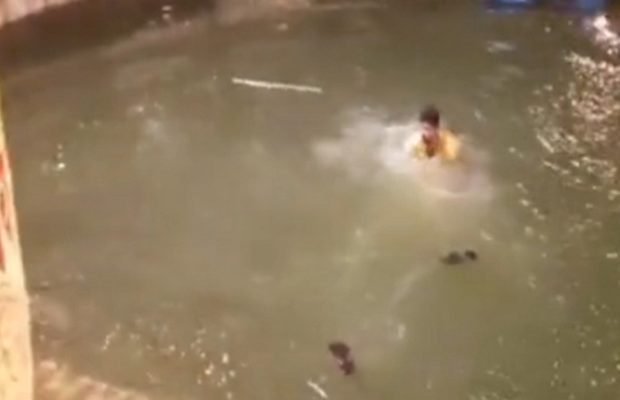 महाराष्ट्र: पुलिस अधिकारी को डुबोने की कोशिश