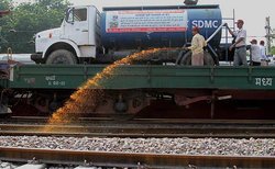 रेलवे ने रवाना की मच्छर मार एक्सप्रेस