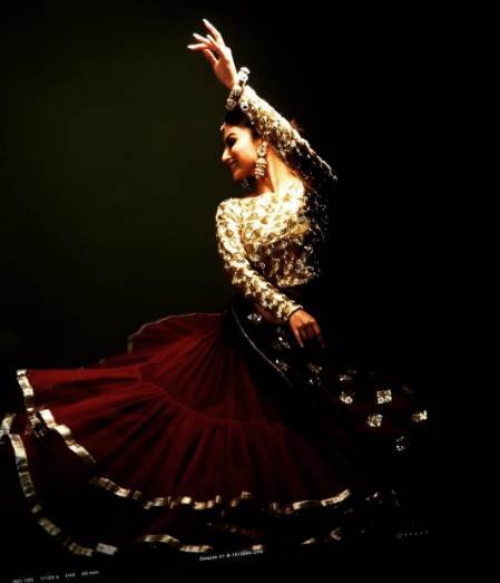 mouni roy latest photoshoot, smart life, smart life magazine, mouni roy on smart life magazine, mouni roy on smart life magazine cover page