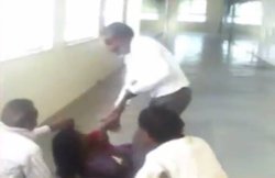 VIDEO:अस्पताल में तांत्रिक का तांडव, गर्भवती महिला को मारा-पीटा, बाल पकड़कर घसीटा