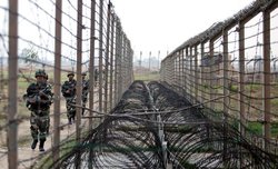 सरहद पर बाड़बंदी