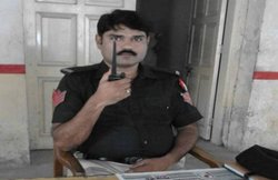 पाकिस्तान: पुलिसवाले ने पहले हिंदू लड़की को अपहरणकर्ता से बचाया, फिर 50 हजार रु में बेच दिया, धर्म परिवर्तन भी करवाया