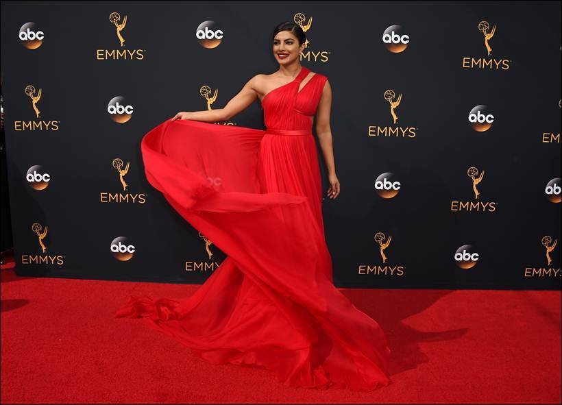 Emmys, 68th Emmy Awards, Emmy 2016, Priyanka Chopra, emmy with Priyanka Chopra, Tom Hiddleston, Tom Hiddleston priyanka, Priyanka Chopra emmy, Priyanka, Priyanka Chopra dress, Priyanka emmy dress, Priyanka Chopra emmy pics, Priyanka Chopra red gown, 68th Emmy Awards news, entertainment photos