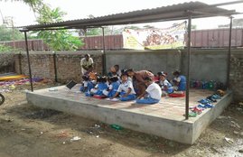 footpath school, man teaches poor childrens, Virat shah, ahmedabad, Shah, gujarat, jansatta