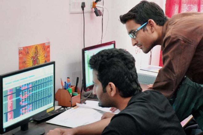 कमजोर IIP आंकड़ों, वैश्विक संकेतों से 30 अंक कमजोर खुला Sensex