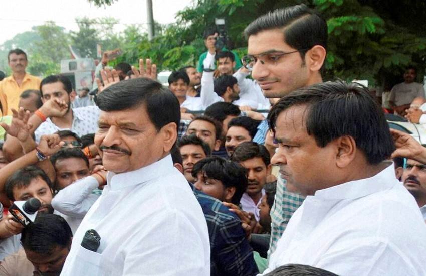 akhilesh yadav, shivpal yadav, samajwadi party, mulayam singh yadav, uttar pradesh politics, SP feud, shivpal and akhilesh fight, UP politics